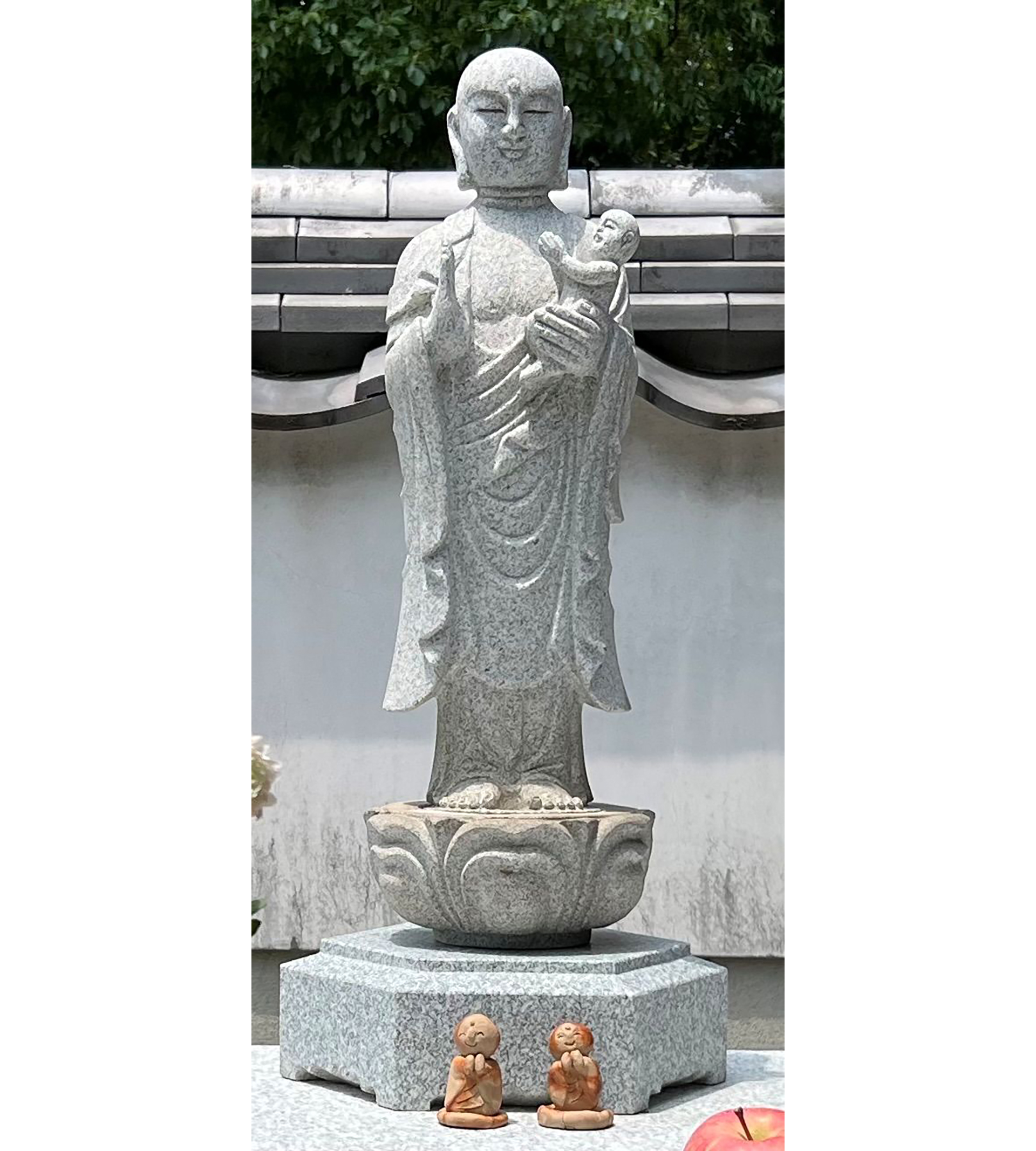 水子地蔵を不動院境内の西側に設置いたしました。